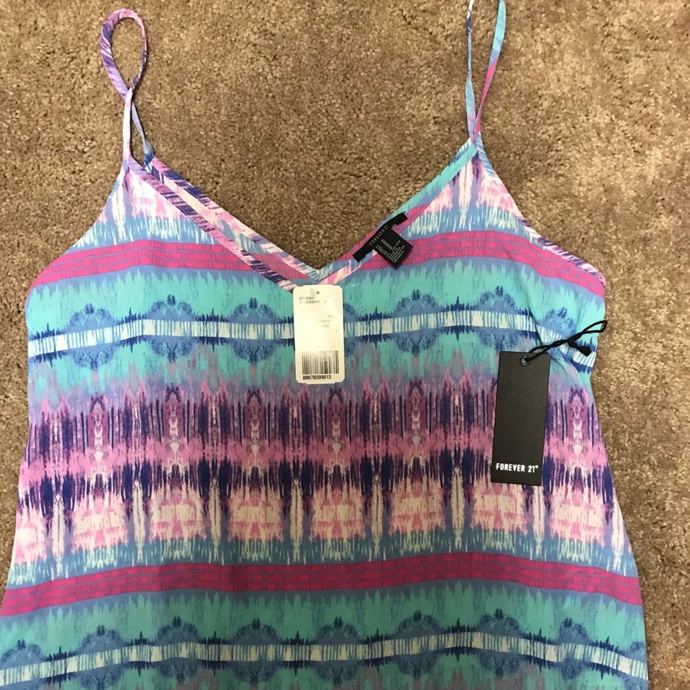 Forever 21 woven top M. Never worn-with tags.
